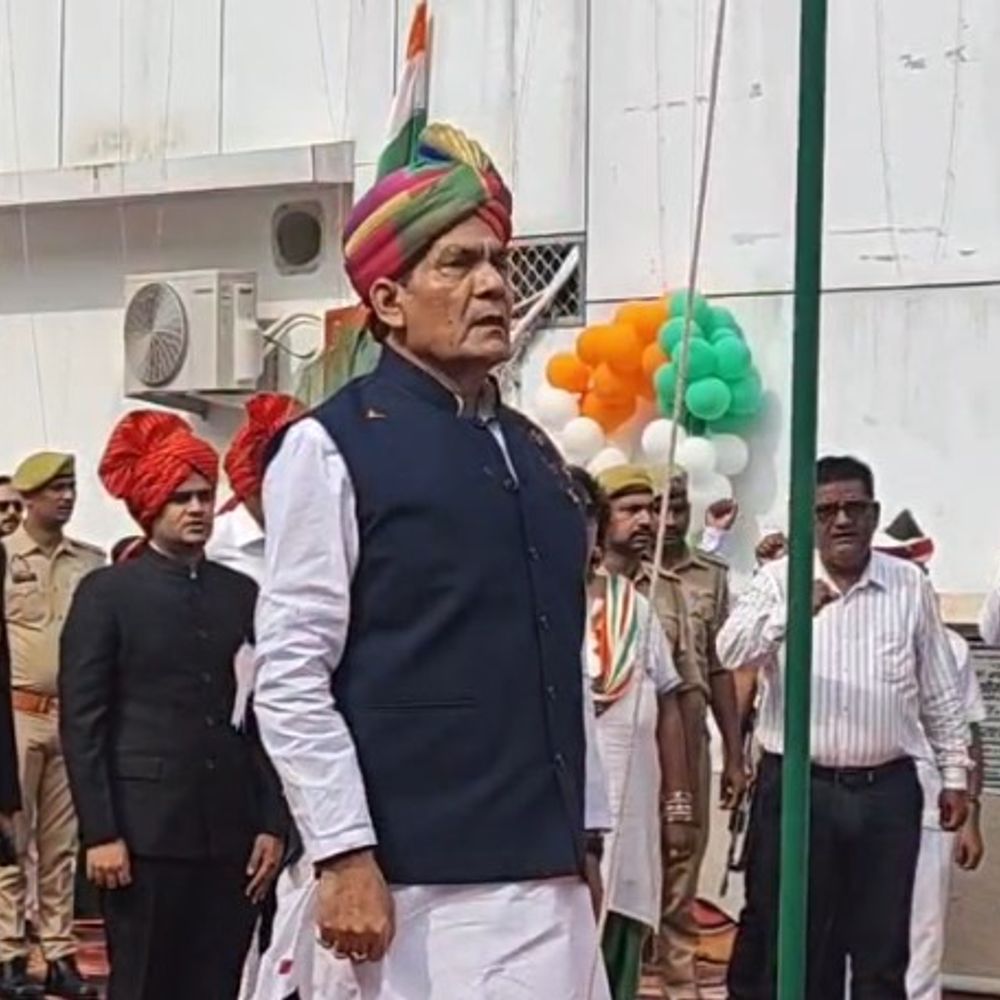 आज अखबार नहीं, मऊ की कल की 5 बड़ी खबरें:स्वतंत्रता दिवस पर मंत्री ने फहराया झंडा, ब्लिंकिट पार्सल में कीड़े मिले, रिश्वत लेते लाइनमैन गिरफ्तार
