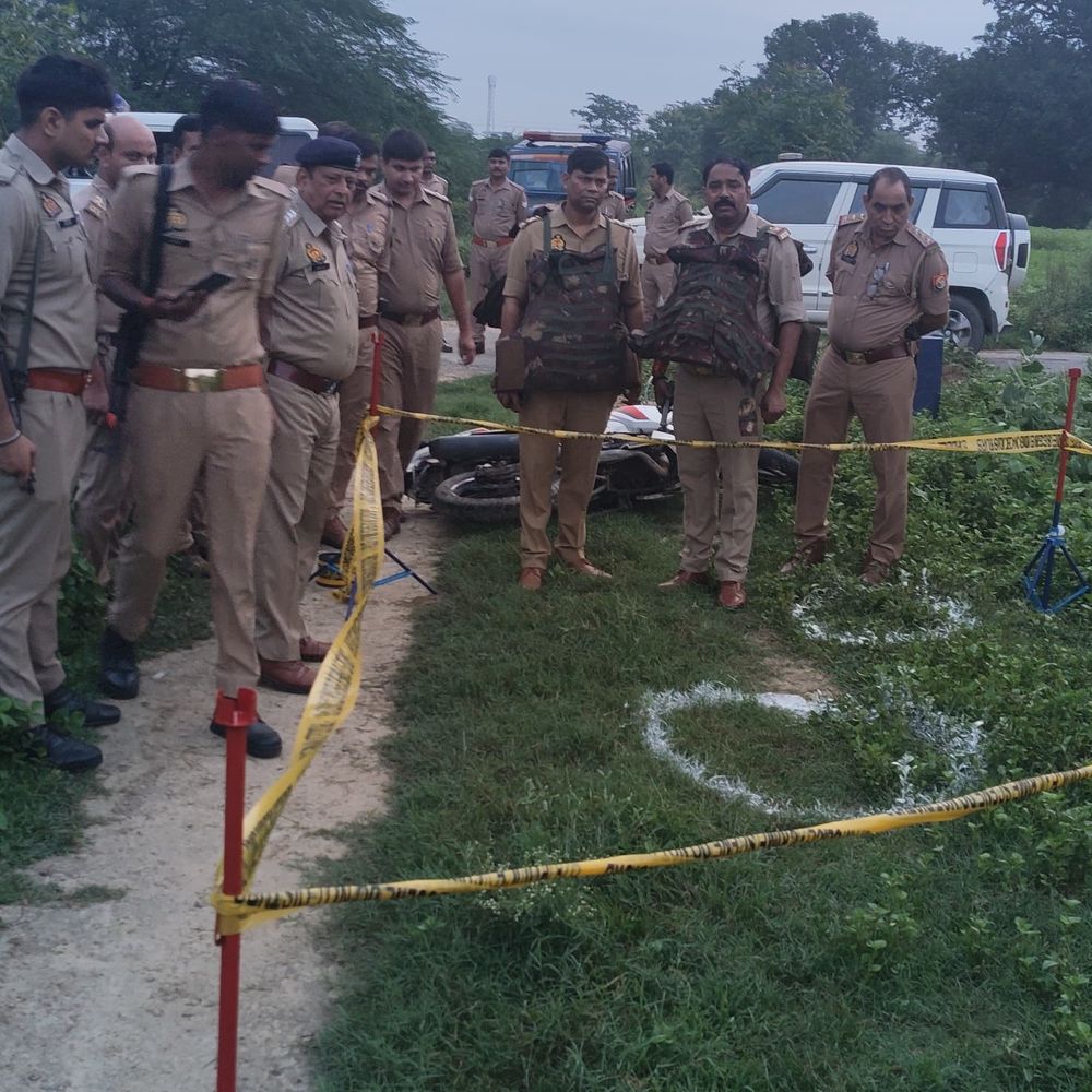 फतेहपुर में पुलिस मुठभेड़ में तीन आरोपी गिरफ्तार:एक के पैर में लगी गोली; हथियार और चोरी का सामान बरामद