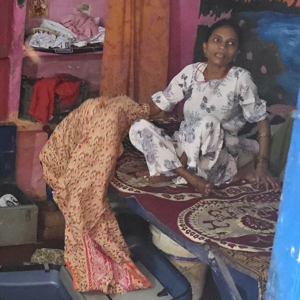 संभल में पति से झगड़े के बाद लौटी पत्नी:बंद घर में मिला सामान बिखरा, नकदी-जेवर चोरी; 1076 पर शिकायत