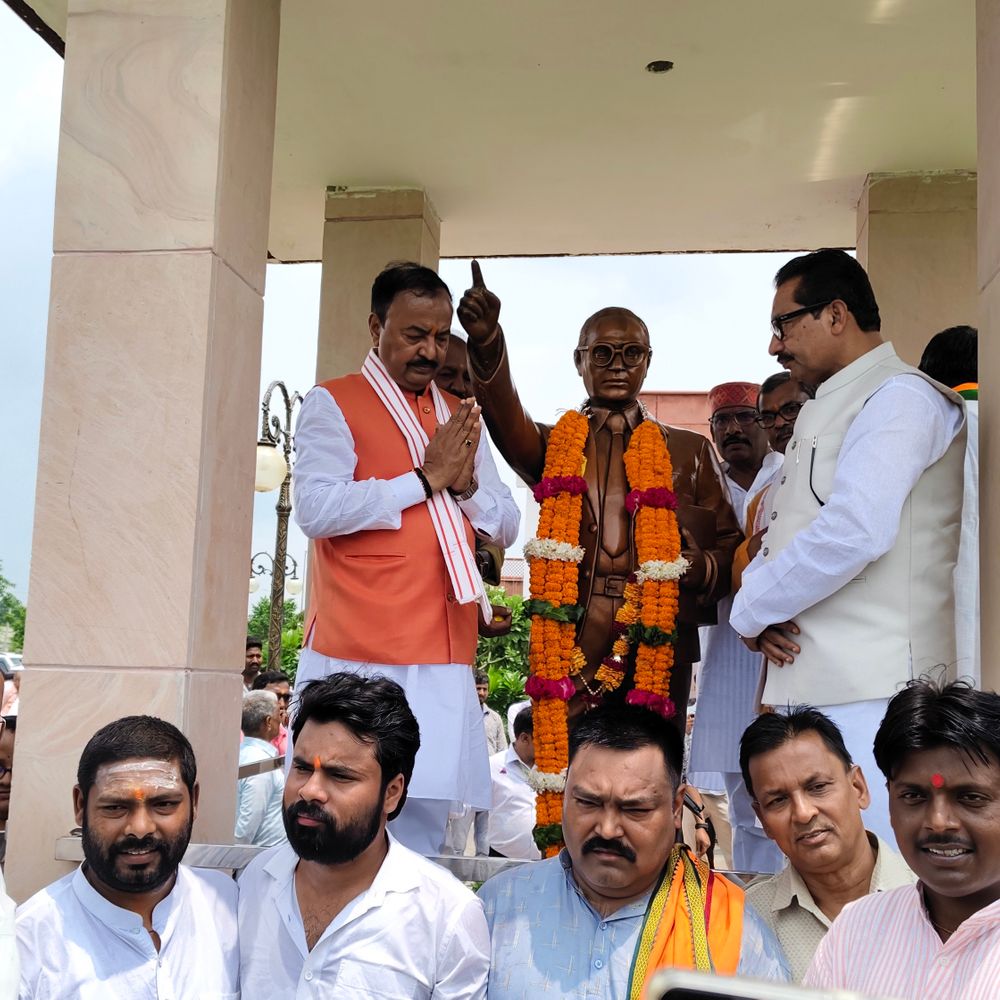 कौशाम्बी पहुंचे डिप्टी सीएम केशव प्रसाद मौर्य:ई-रिक्शा 4 लाख में खरीदने पर भड़के, CDO को जांच के निर्देश दिए