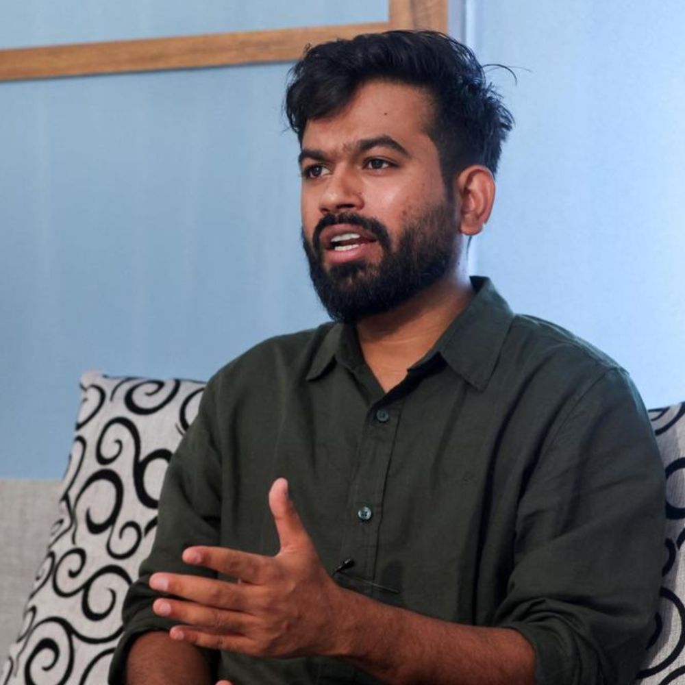
                 बंगाल में कॉकरोच जनता-पार्टी के कार्यकर्ता के पिता की मौत:स्कूल की बदहाली दिखाने पर पीटने का आरोप; दीपके बोले- टीम जल्द बंगाल पहुंचेगी 
            