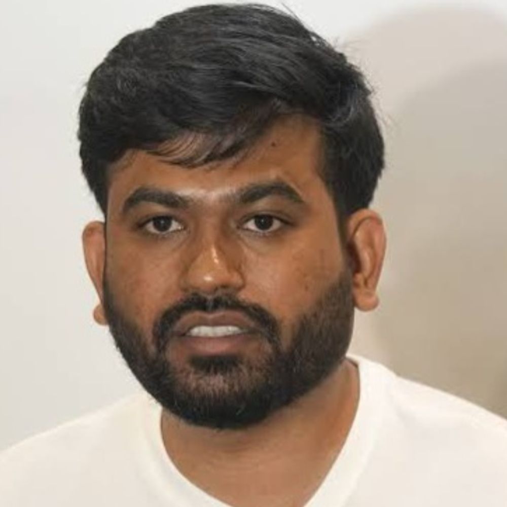 
                 बॉम्बे हाईकोर्ट क्लर्क टाइपिंग टेस्ट में सर्वर-कंप्यूटर फेल:अभिजीत दीपके ने दोबारा परीक्षा की मांग की; उम्मीदवारों ने प्रदर्शन किया 
            