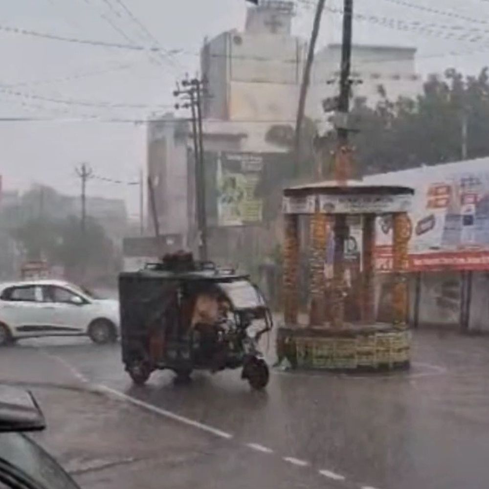 बदायूं में सुबह एक घंटे झमाझम बारिश:तापमान 2 डिग्री गिरा; खरीफ फसलों को फायदा