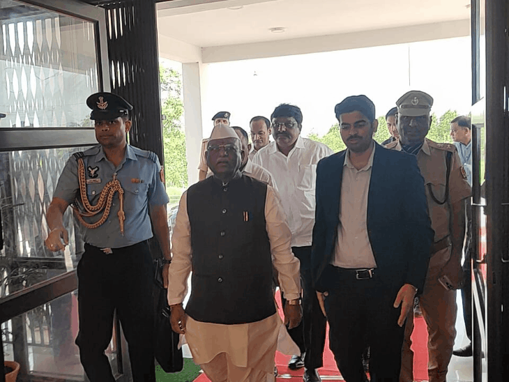 राज्यपाल ने डीडवाना में की विकास कार्यों की समीक्षा:जिला स्तरीय अधिकारियों से योजनाओं की प्रगति पर चर्चा