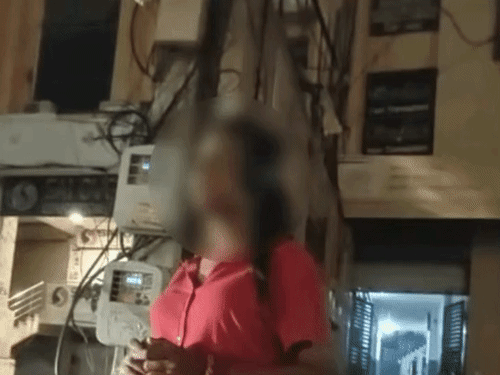 
                 जालंधर में रोड पर जिस्म का सौदा,VIDEO:अंधेरा होते ही सड़क पर लड़कियां, बेझिझक सौदेबाजी; ₹1 हजार से ₹10 हजार तक रेट 
            
