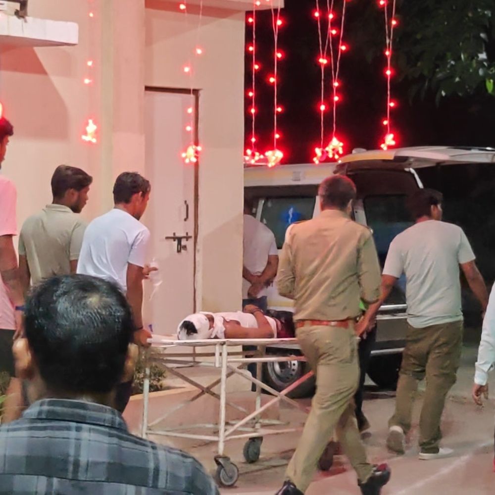 हरिद्वार जा रहे कांवड़िए को पिकअप ने मारी टक्कर:पीलीभीत में बाइक सवार गंभीर घायल; मेडिकल कॉलेज से हायर सेंटर रेफर