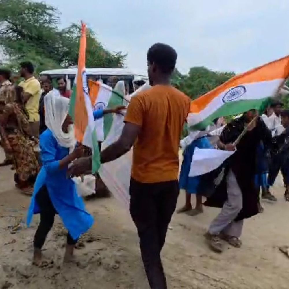 हमीरपुर सड़क आंदोलन: हाईकोर्ट ने सरकार-अफसरों को नोटिस भेजा:बच्चों के प्रदर्शन पर खुद लिया संज्ञान, 24 अगस्त को अगली सुनवाई