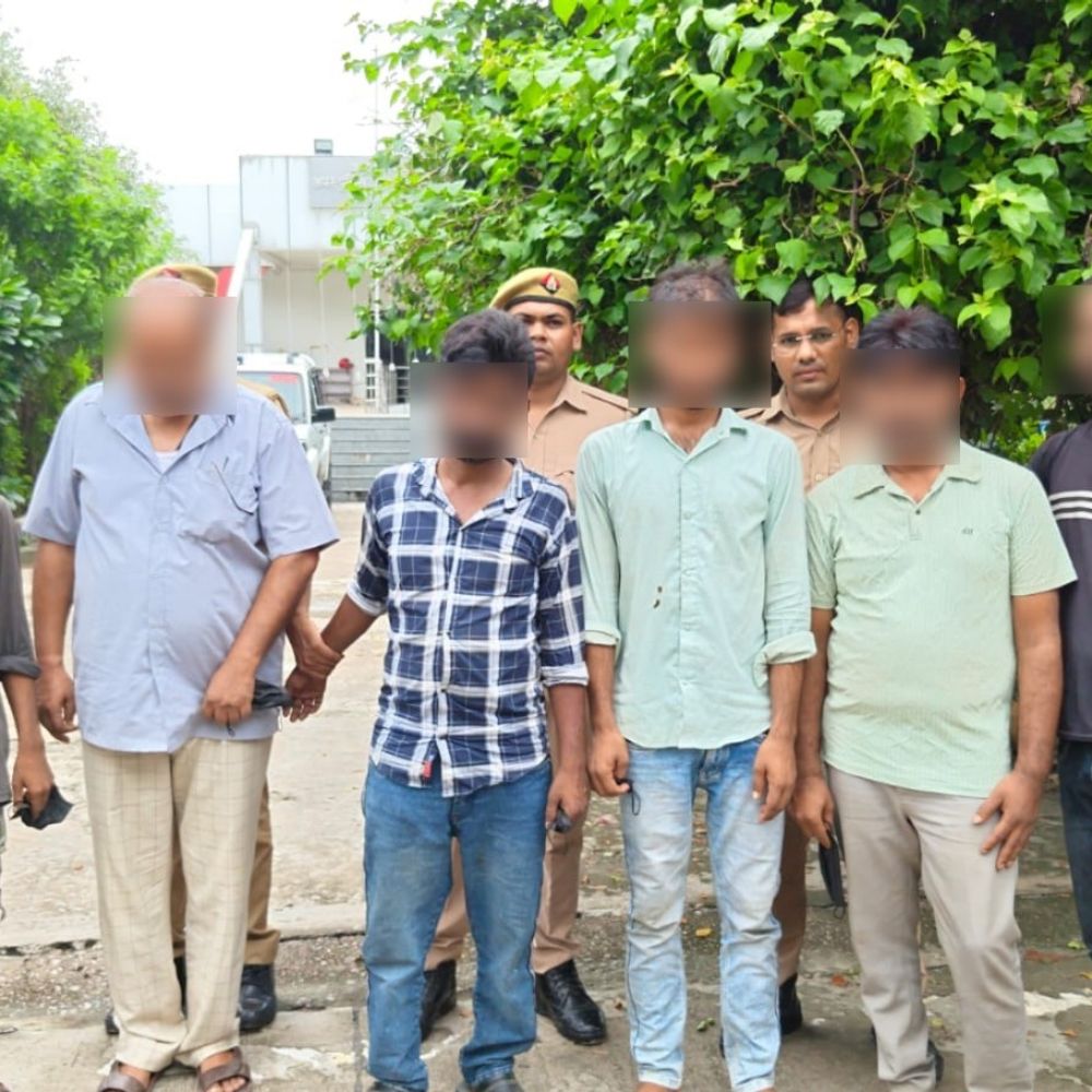बंद मकानों में चोरी करने वाले छह गिरफ्तार:कार से घूमकर दिन में करते रेकी, जेवर खरीदने वाला ज्वेलर्स पकड़ाया