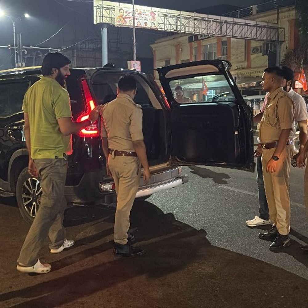 लखनऊ में ट्रैफिक नियम तोड़ने वालों पर पुलिस की सख्ती:5 दिन में 5453 चालान: 127 वाहन सीज; 19,643 वाहनों की हुई चेकिंग