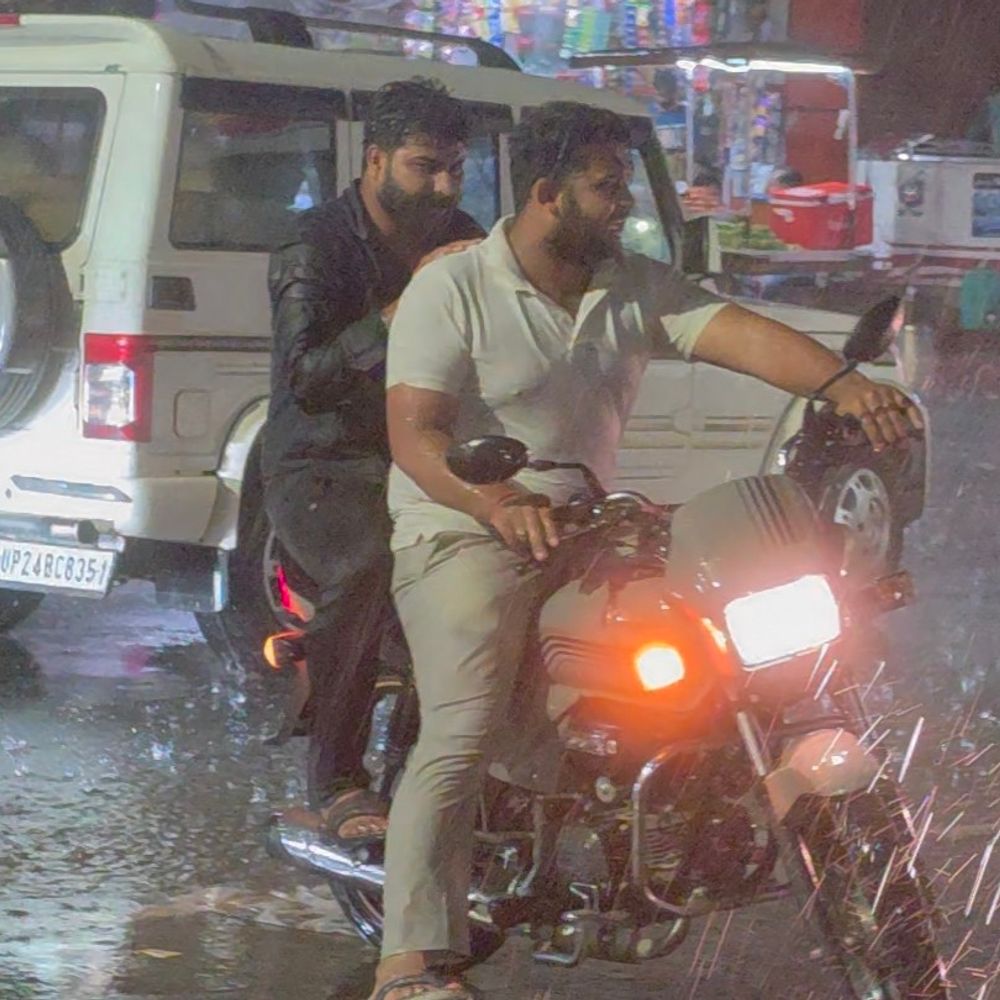 संभल में 25 MM बारिश से सड़कें जलमग्न:तापमान 28 डिग्री, AQI 151; मौसम विभाग ने बारिश का अलर्ट जारी किया