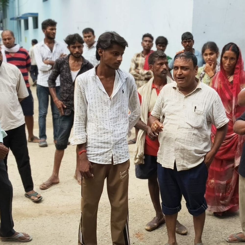 लड़की ने फांसी लगाकर की सुसाइड:अधौरा में परिजन बोले - रात में खाना खाकर कमरे में सोई थी, सुबह फंदे से लटकते मिली