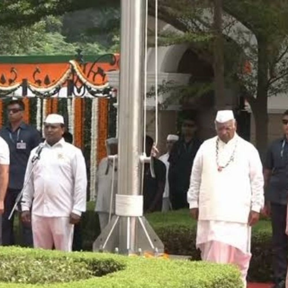 
                 वंदे मातरम के कथित अपमान पर भाजपा हमलावर:उज्जैन में सांसद फिरोजिया और संत उमेशनाथ ने कांग्रेस पर साधा निशाना 
            