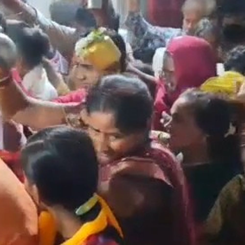 गोंडा में सावन के तीसरे सोमवार पर भारी भीड़:श्रद्धालु रात 1 बजे से कर रहे जलाभिषेक, मंदिरों में भक्तों की भारी भीड़