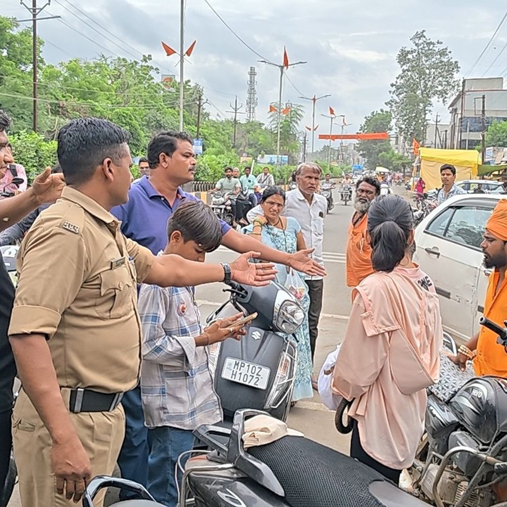 नाग पंचमी पर सपेरे के कब्जे से सांप मुक्त कराए:पुलिस की मौजूदगी में जंगल में छोड़ा, वन विभाग की टीम नहीं पहुंची