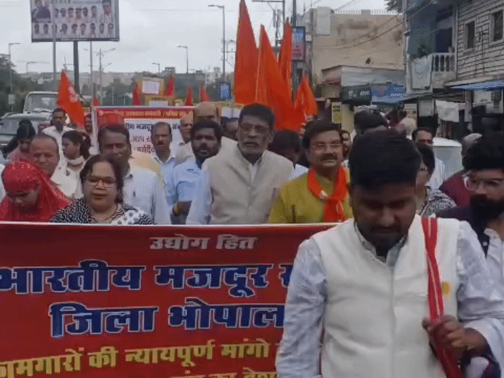 न्यूनतम वेतन 30 हजार प्रतिमाह देने की मांग:बीएमएस ने प्रदेश भर में कलेक्टरों को सौंपा 57 सूत्रीय ज्ञापन, ग्रेच्युटी सीमा 40 लाख करने कहा