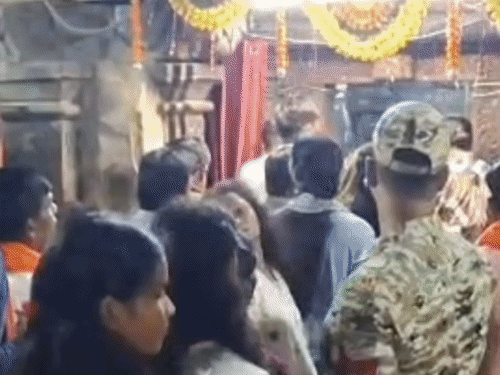 बालाघाट में कोटेश्वर शिवलिंग का जलाभिषेक:आर्यावर्त के 108 उपलिंगों में उल्लेख, तंत्र-योग साधना का केंद्र रहा