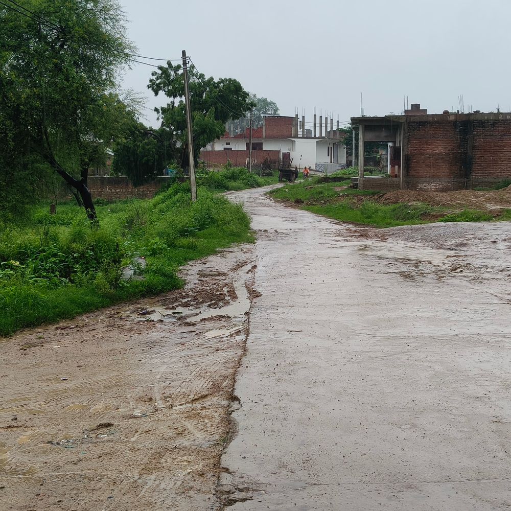 चित्रकूट में बारिश से मंदाकिनी का जलस्तर बढ़ा:प्रशासन ने घाटों पर निगरानी बढ़ाई, अलर्ट जारी किया
