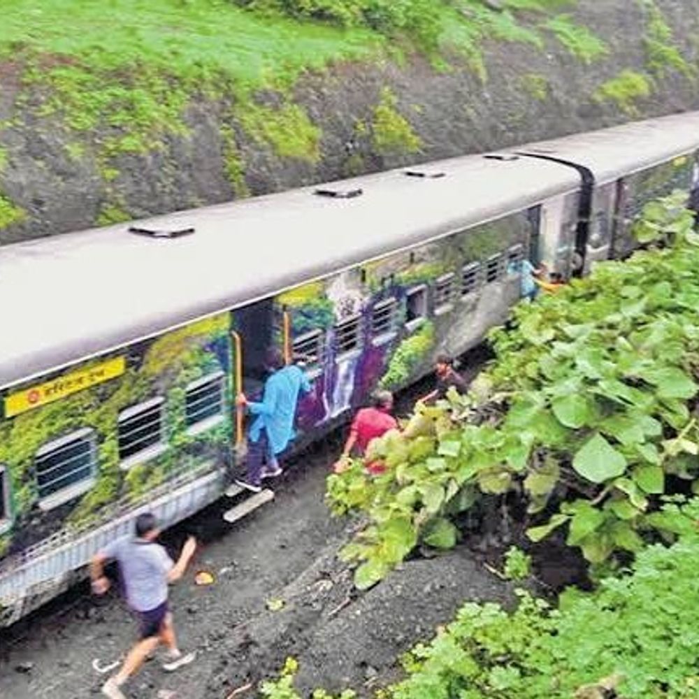 
                 15 अगस्त का लॉन्ग वीकेंड भी बीता:अब अगले शनिवार से शुरू होगी पातालपानी-कालाकुंड हेरिटेज ट्रेन; इंदौर पहुंचा मेंटेन किया रैक 
            