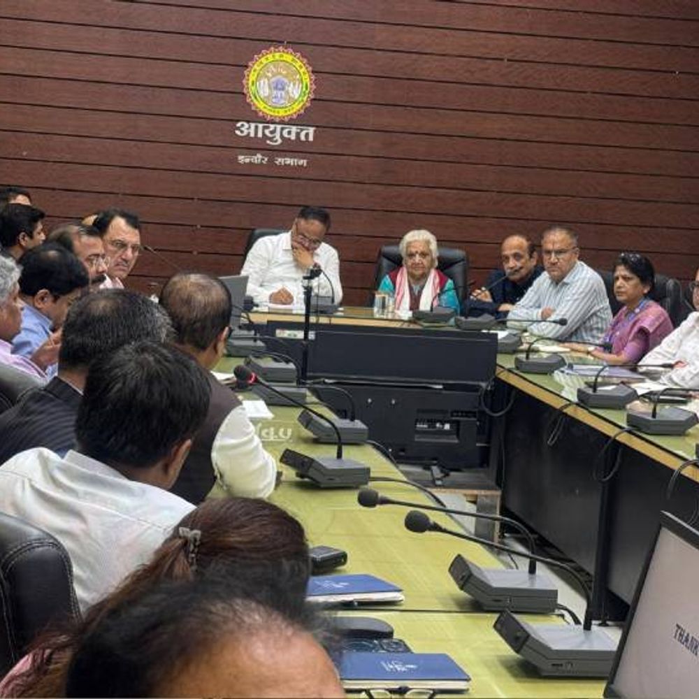 
                 इंदौर में 19 हजार नेत्रदान, 1090 त्वचा दान...:अब अंगदान-देहदान के लिए नया प्लान: अस्पताल बढ़ेंगे, एक्सपर्ट्, डॉक्टर जुड़ेंगे; काउंसलिंग पर रहेगा फोकस 
            
