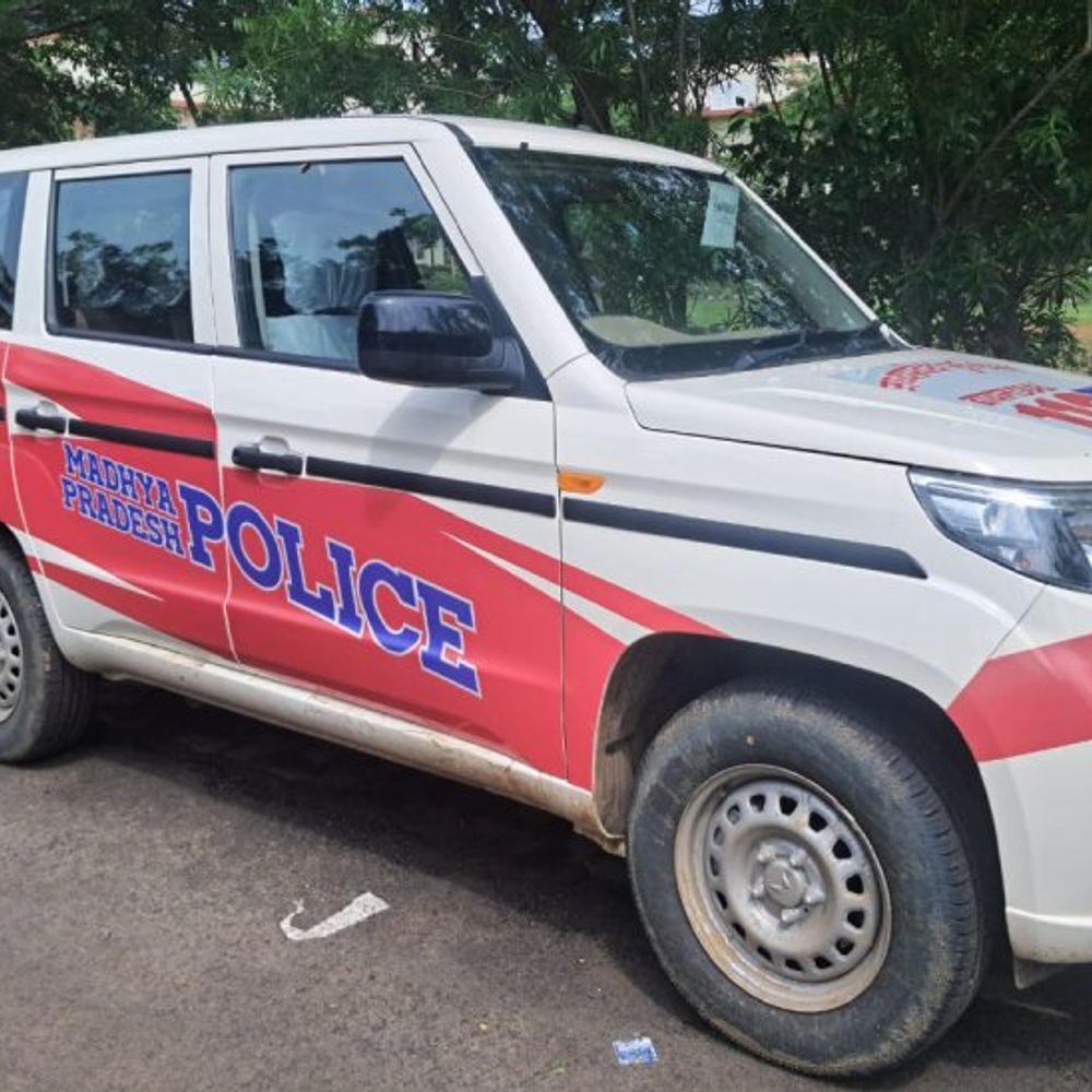 
                 डायल-112 में अब देरी की हर दिन निगरानी:पिछड़ने वाली एफआरवी से पूछी जाएगी वजह; 10 मिनट में मदद का लक्ष्य 
            