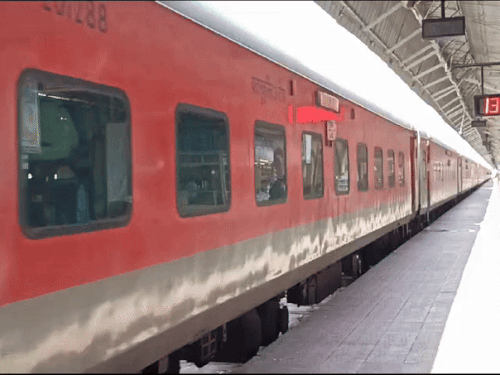 कोटा मंडल की 4 ट्रेनें परिवर्तित मार्ग से चलेंगी:4 मेमू ट्रेनों का संचालन भी सीमित, कोटा-बीना मेमू महादेवखेड़ी तक ही; जानें नया शेड्यूल