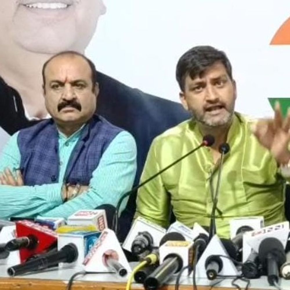 
                 मप्र सरकार का 'कृषि महोत्सव' किसानों के साथ मज़ाक:कांग्रेस के राष्ट्रीय सचिव कुणाल चौधरी बोले-उत्सव मनाने पैसा है खाद के लिए नहीं 
            