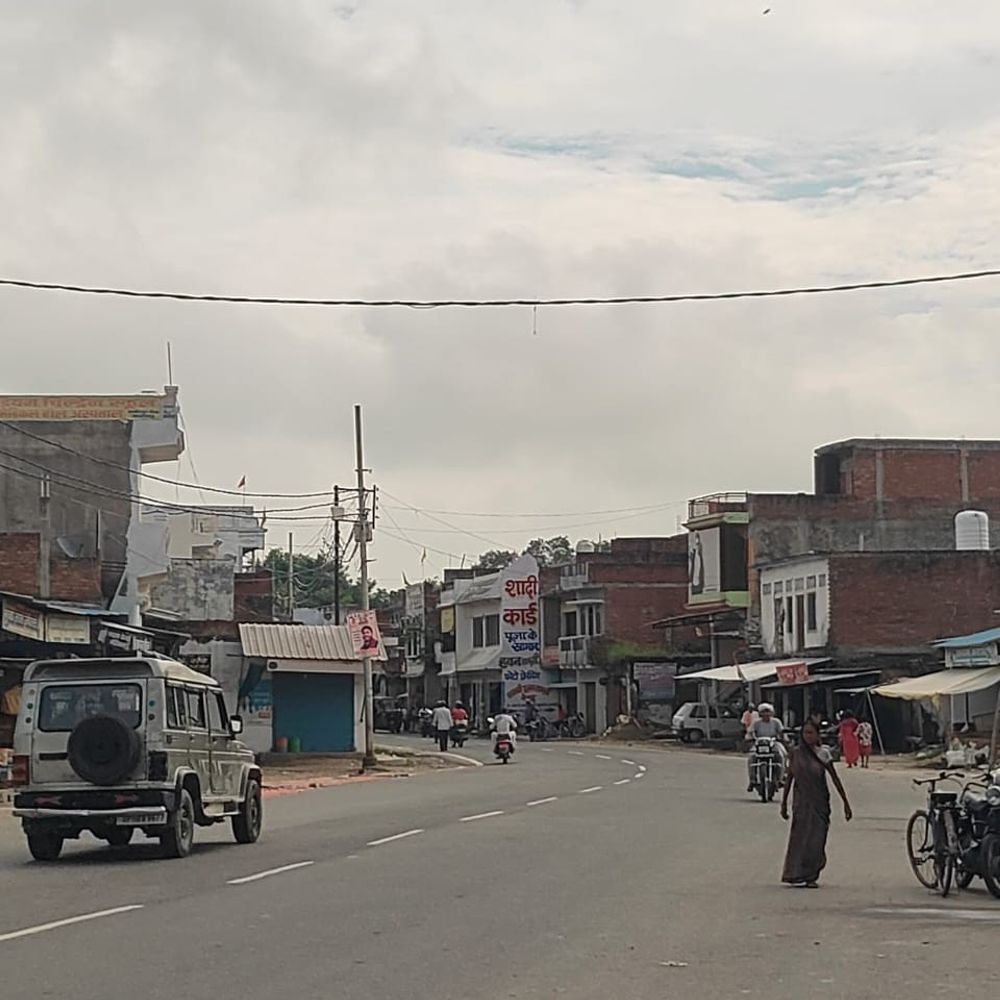 आजमगढ़ में बारिश का अलर्ट:रुक-रुक हवा रही, आसमान में बादल छाए, सावधानी बरतने की अपील