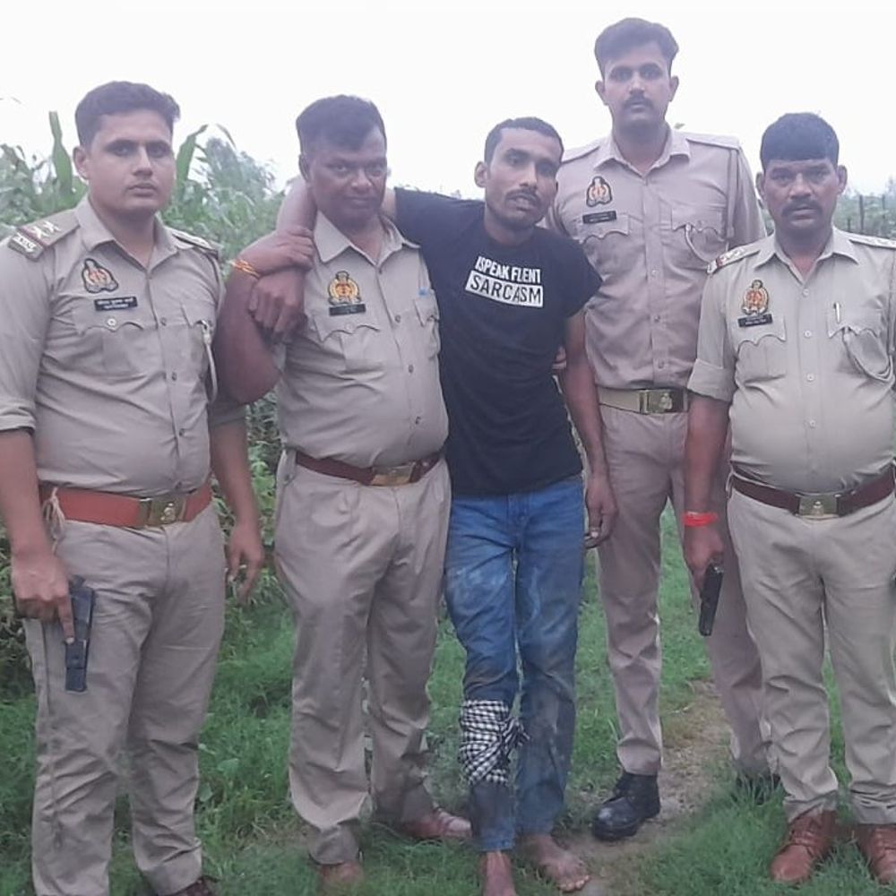 सावन में गौकशी की तैयारी, मुठभेड़ में 4 गौतस्कर गिरफ्तार:पुलिस की जवाबी फायरिंग में दो के पैर में लगी गोली, वध के उपकरण और सांड बरामद