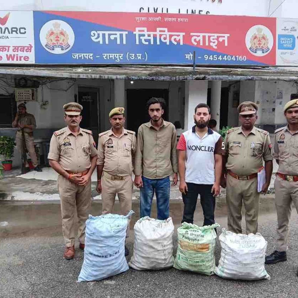 कोडीन सिरप की 1000 शीशियों के साथ दो आरोपी गिरफ्तार:ड्रग्स इंस्पेक्टर की सूचना पर रामपुर पुलिस ने की कार्रवाई, भेजा जेल