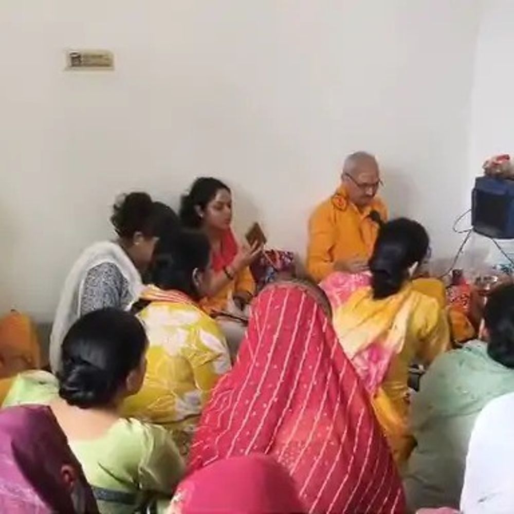 गायत्री महामंत्र का आयोजन किया गया:गोमती नगर में श्रद्धालुओं ने लिया भाग, बड़ी संख्या में श्रद्धालु उपस्थित रहे