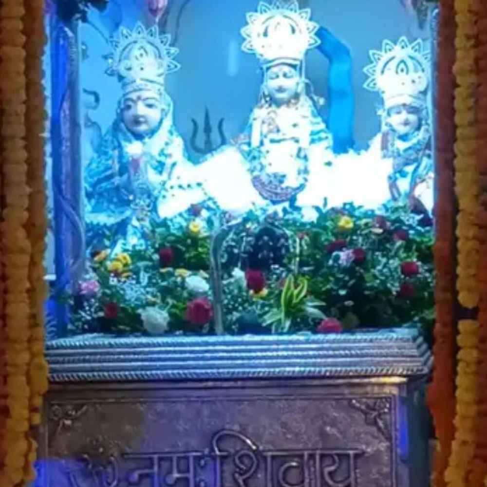 कानपुर में धूमधाम से मनाया गया नागपंचमी का पर्व:खेरेपति मंदिर में बाबा का भव्य श्रृंगार, दर्शन को उमड़ी श्रद्धालुओं की भीड़