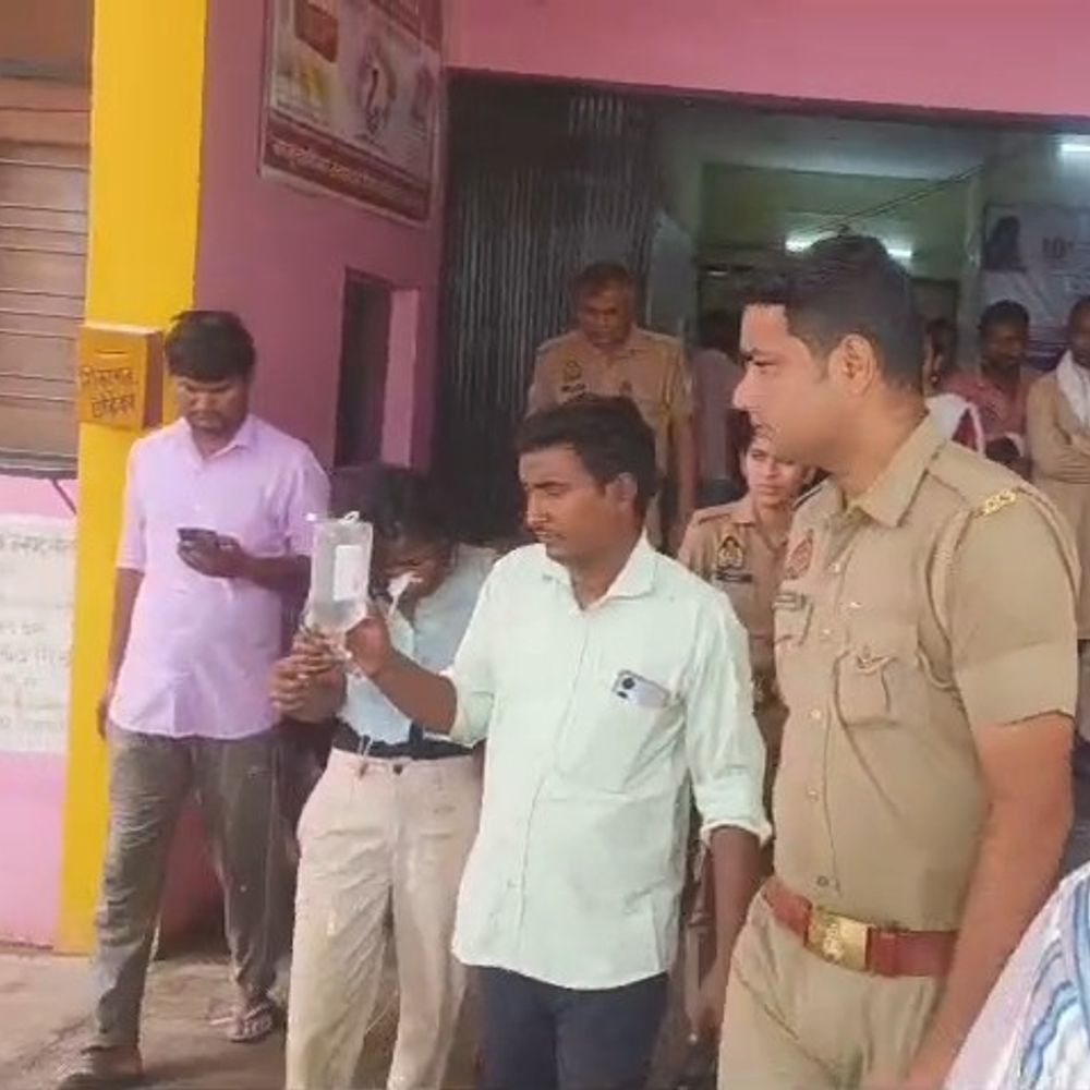 मारपीट के बाद जहर पिलाने से युवती की मौत:सीतापुर में प्रेमी ने खुद भी खाया था जहर, पुलिस निगरानी में युवक का चल रहा इलाज