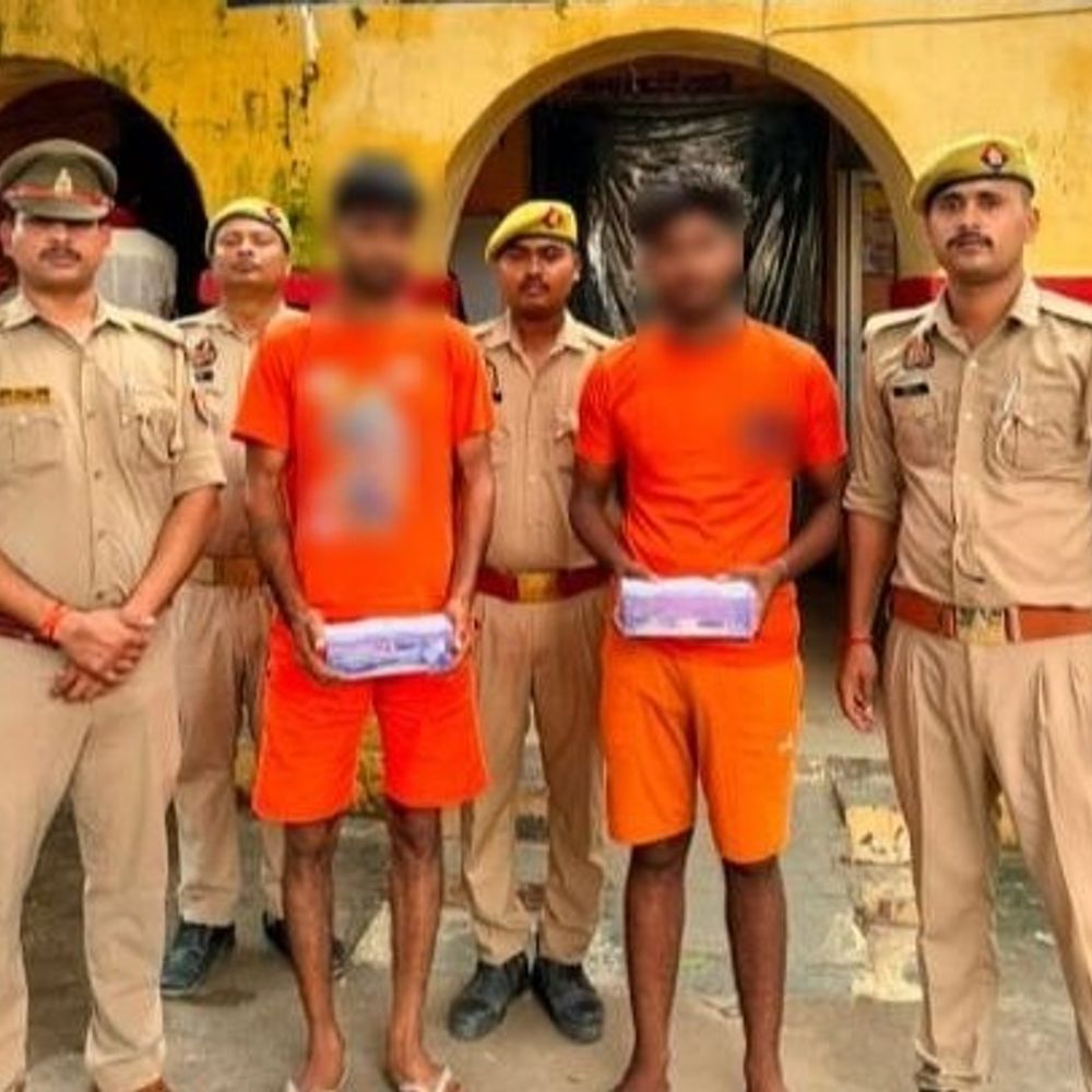 अयोध्या में श्रद्धालुओं के हैंडबैग चोरी, दो गिरफ्तार:चोरी के मोबाइल, नकदी बरामद; कोर्ट ने जेल भेजा