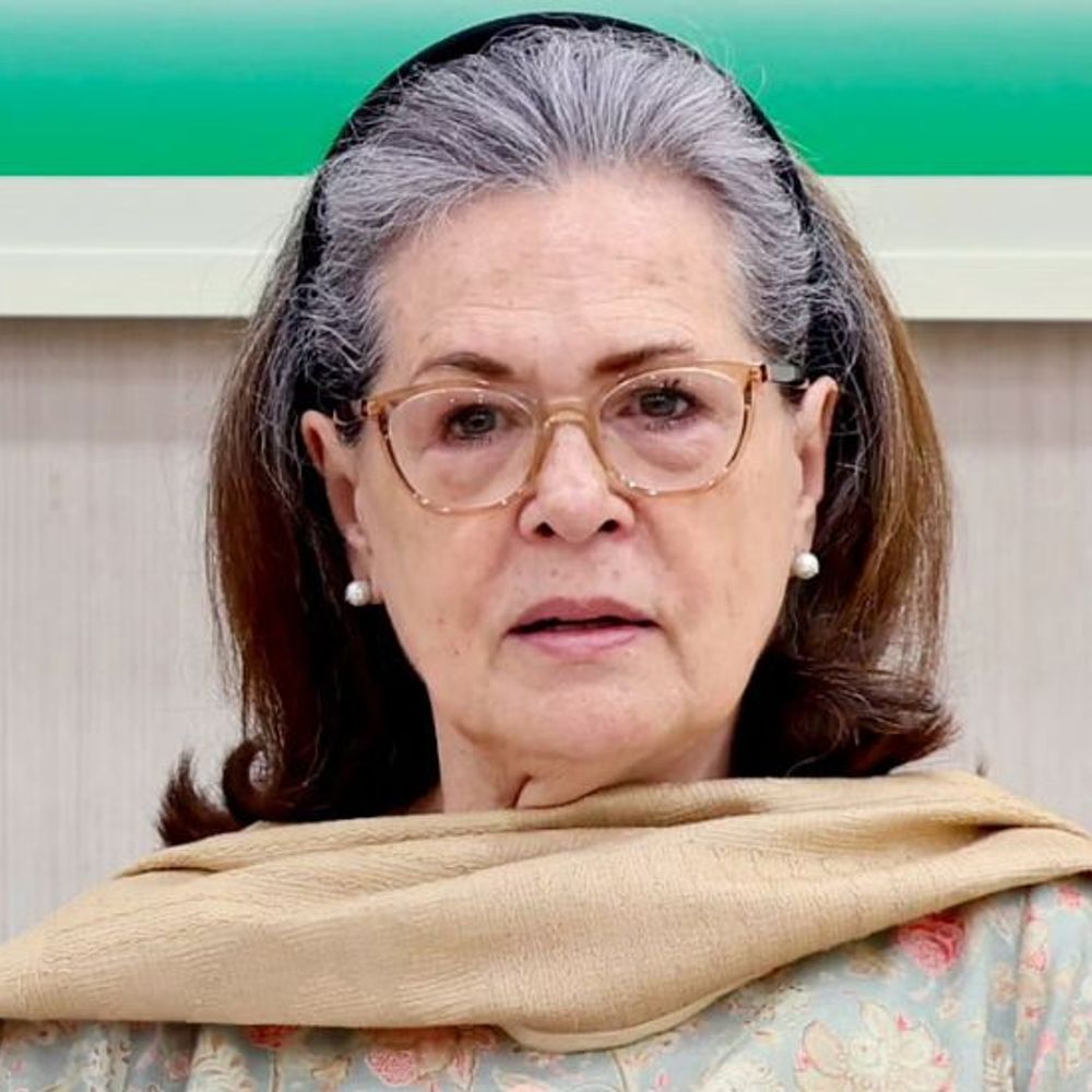 सोनिया गांधी ने प्रधानमंत्री पद ठुकराने की वजह बताई:संस्मरण में प्यार, नुकसान और छह दशक के अनुभव, किताब 10 नवंबर को प्रकाशित होगी