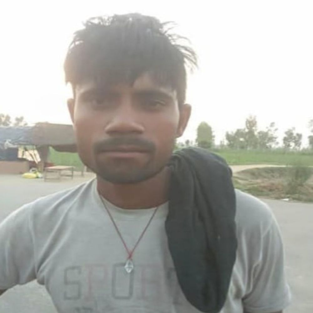 मध्यप्रदेश सड़क हादसे में शाहजहांपुर के मजदूर की भी मौत:धान रोपाई कर लौट रहा था घर, सुनते ही दीवार पकड़कर रोने लगी पत्नी, हाथ पर टैटू से हुई पहचान