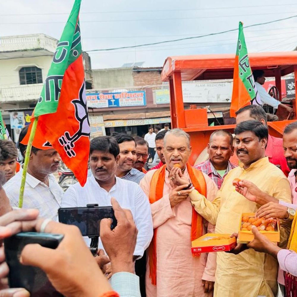 हरीश द्विवेदी भाजपा के राष्ट्रीय महामंत्री बने:सिद्धार्थनगर में कार्यकर्ताओं ने मनाया जश्न, कार्यकर्ताओं ने फोड़े पटाखे