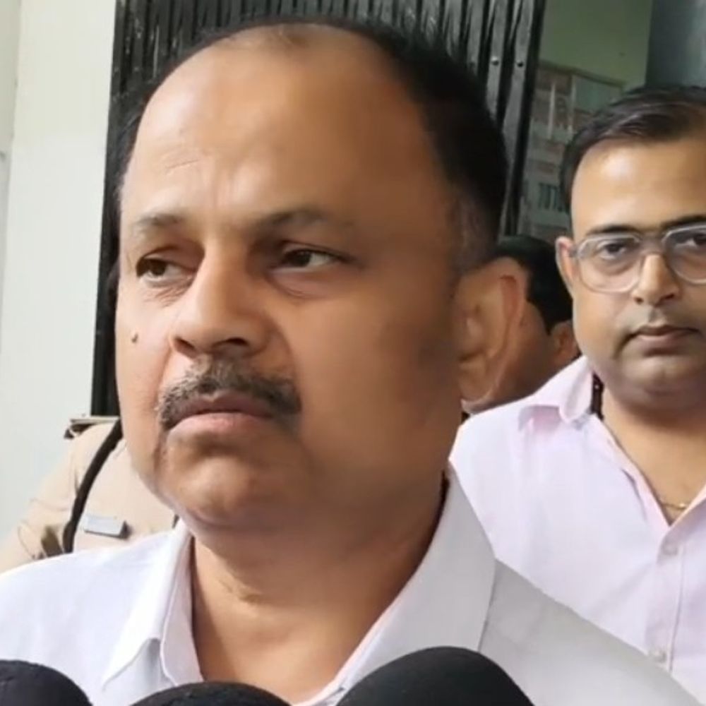 सहरसा सदर अस्पताल पहुंचे DM दीपेश कुमार:नया पार्क बनेगा, डॉक्टरों की कमी पर राज्य मुख्यालय को लेटर