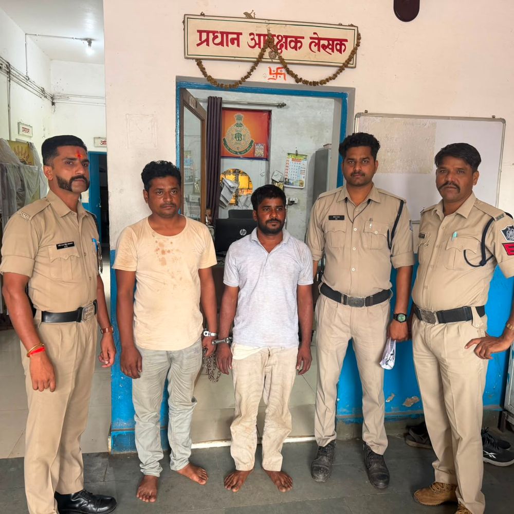 महिला से ट्रक में गैंगरेप, पूर्व परिचित समेत 2 गिरफ्तार:मुख्त्यारगंज में घुमाने के बहाने ले गया था, धमकाकर वारदात का आरोप