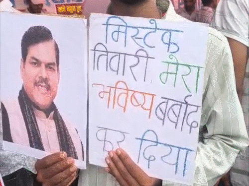 'कभी भी जारी हो सकता है TRE-4 का नोटिफिकेशन':शिक्षा मंत्री बोले- घोषणा से ज्यादा वैकेंसी होगी; छात्रों के प्रदर्शन के बीच चिराग की सम्राट को चिट्‌ठी