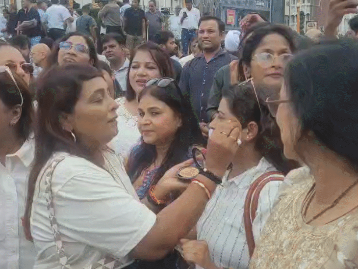 
                 'सरकार को 3 ऑप्शन...वरना भोपाल बंद की चेतावनी':दुकानदार बोले-क्या भीख मांगकर बच्चों का पेट भरेंगे; इधर, 7158 नोटिस जारी 
            