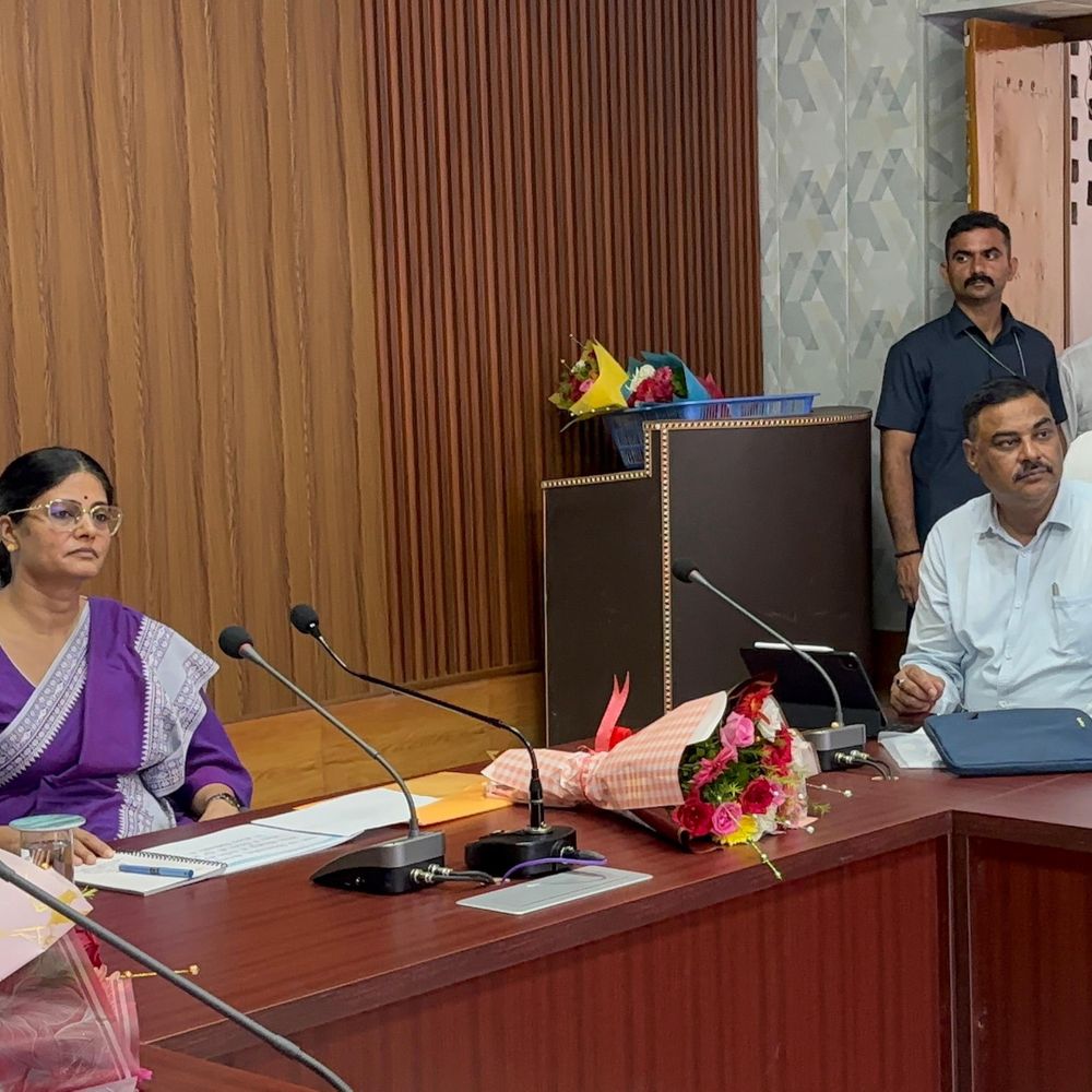 केंद्रीय मंत्री ने जल जीवन मिशन की समीक्षा की:मिर्जापुर में अनुप्रिया पटेल ने हर घर नल से जल पहुंचाने, शिकायतों के समाधान के दिए निर्देश