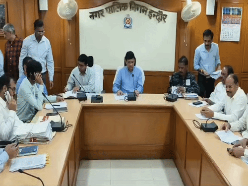 
                 कनाड़िया रोड से खजराना मंदिर तक लिंक रोड को मंजूरी:अवैध कॉलोनियों में खुलेंगे संपत्तिकर खाते; इंदौर MIC की बैठक में लिए गए कई फैसले 
            