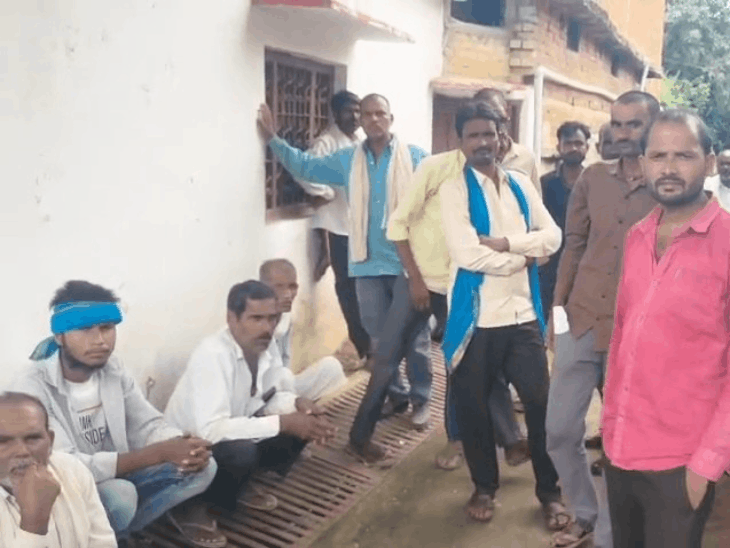 तीन बच्चों की मां का शव फंदे पर मिला:छतरपुर में महिला की मानसिक बीमारी का चल रहा था इलाज