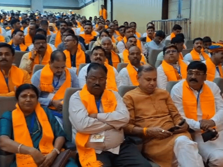 
                 भोपाल में संत रविदास सामाजिक समरसता संकल्प सम्मेलन:सीएम और बीजेपी प्रदेशाध्यक्ष होंगे शामिल, राजधानी में निकली पवित्र कलश यात्रा 
            