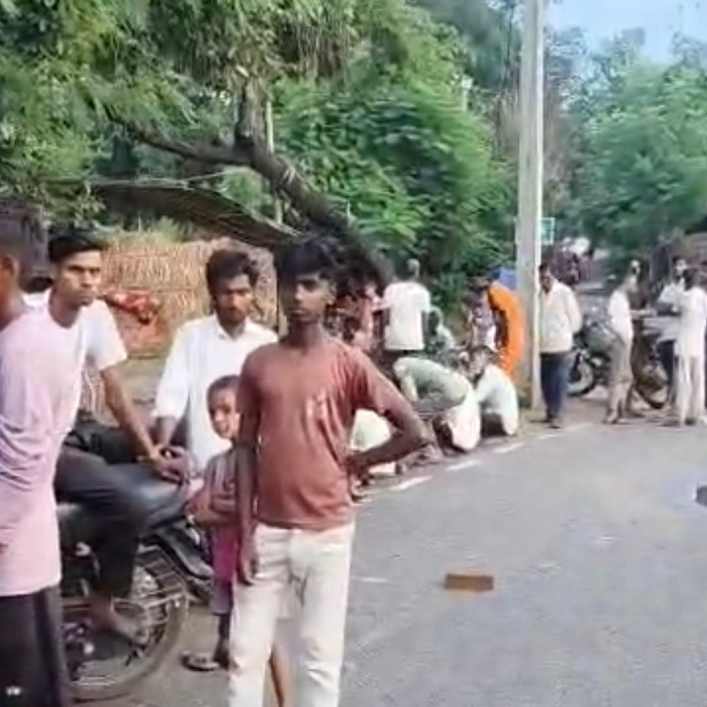 युवक को तेज रफ्तार वाहन ने मारी टक्कर, मौत:घर के बाहर सड़क किनारे खड़ा था, सीसीटीवी फुटेज खंगाल रही पुलिस