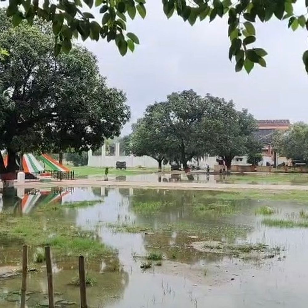 मुजफ्फरनगर में जलभराव, नहीं लगा मंगल बाजार:एक महीने से कांवड़ यात्रा के चलते बंद था पैठ बाजार, दुकानदार परेशान