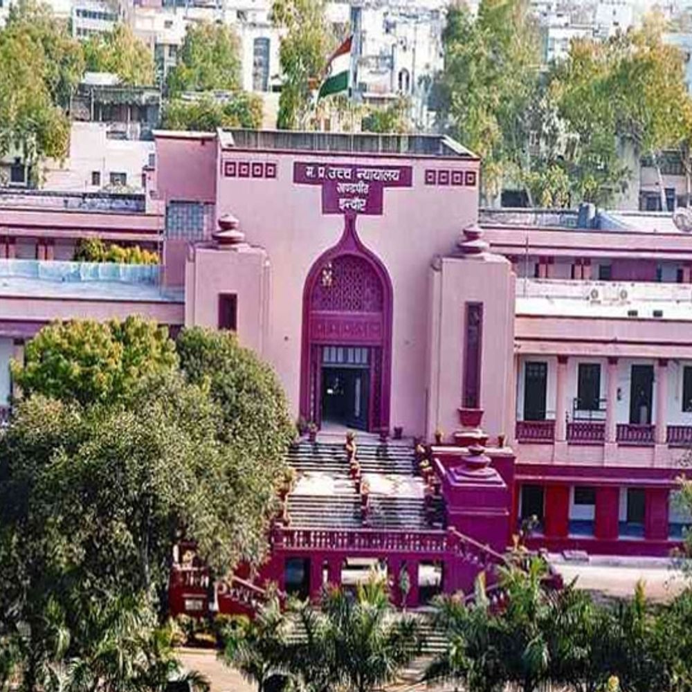 
                 इंदौर की ट्रैफिक व्यवस्था पर हाईकोर्ट सख्त:सुधार नहीं हुआ तो गृह विभाग के प्रमुख सचिव को व्यक्तिगत रूप से बुलाएंगे 
            
