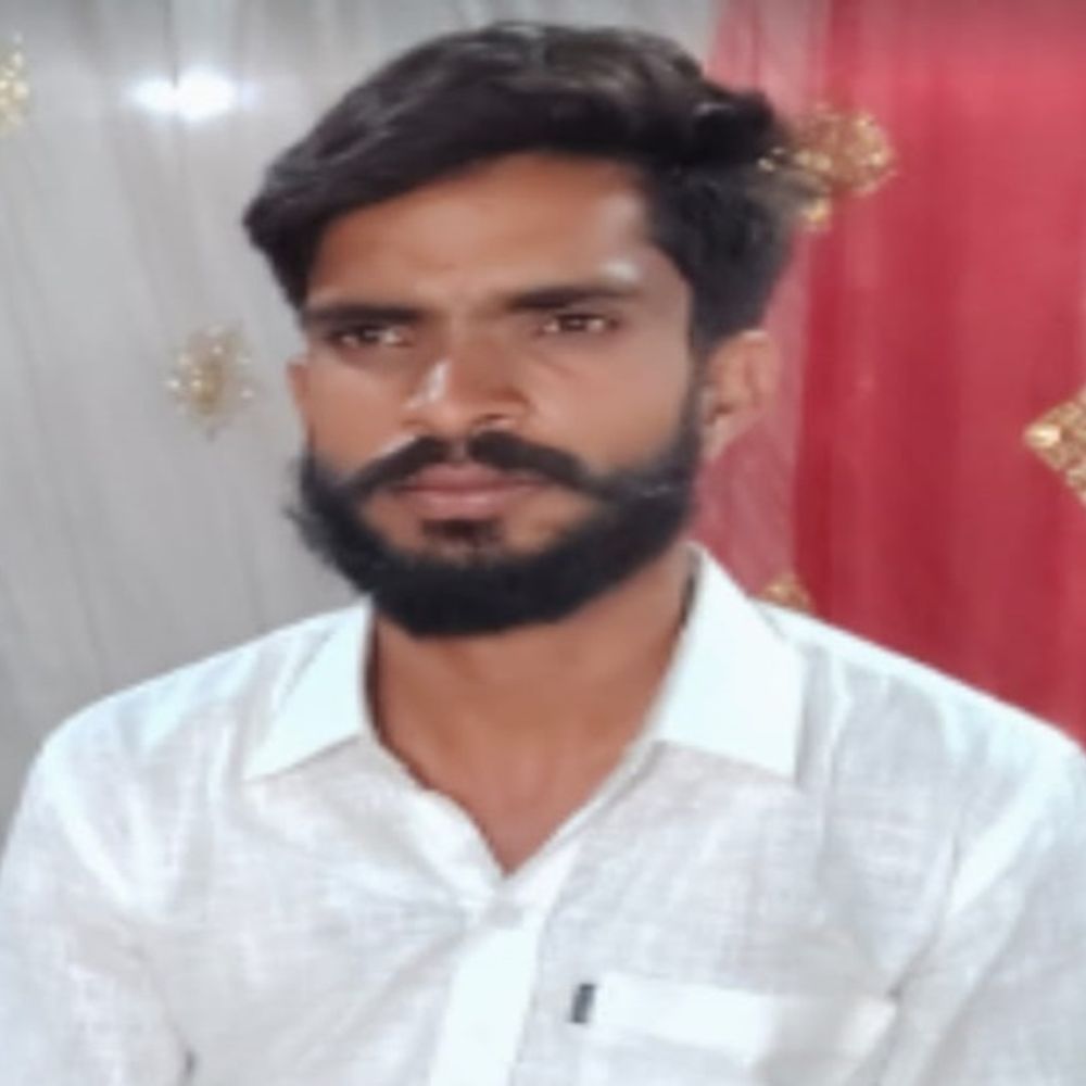 फरीदाबाद की डेयरी में तख्त से गिरा युवक, मौत:परिजनों की जांच की मांग, यूपी का रहने वाला, 25 दिन पहले आया था