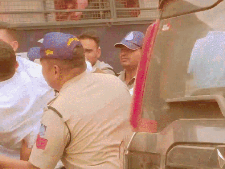 
                 यूथ कांग्रेस की रैंकिंग में एमपी के अभिषेक सबसे आगे:प्रदेश अध्यक्षों में यश घनघोरिया चौथे नंबर पर पहुंचे, जिला अध्यक्षों में मंदसौर के दुर्गेश का नाम 
            