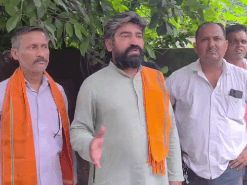 इमाम के बेटे पर युवती को अगवा करने का आरोप:रात में फोन पर बात, सुबह घर से गायब मिली बेटी, पुलिस ने की FIR